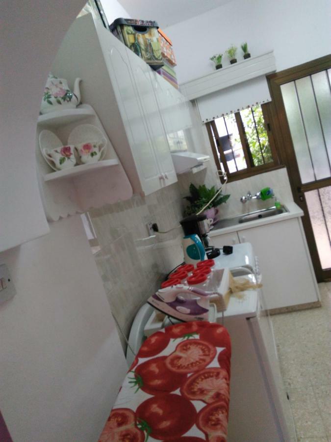 Yiota'S Cute Studio Paphos Exteriör bild