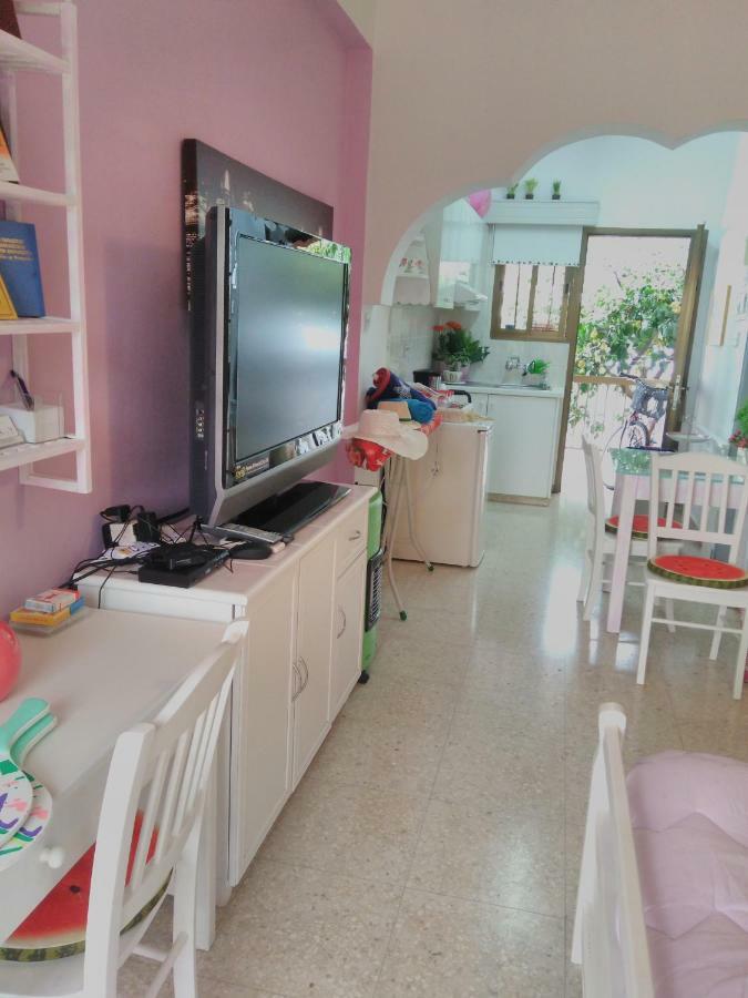 Yiota'S Cute Studio Paphos Exteriör bild